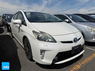 2014 Toyota Prius - Thumbnail