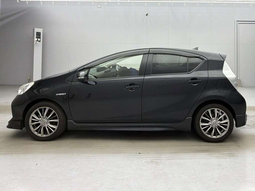 2013 Toyota AQUA