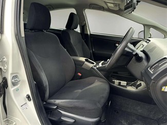 2015 Toyota Prius - Thumbnail