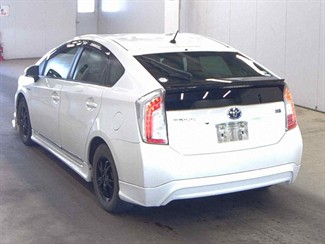 2015 Toyota Prius - Thumbnail