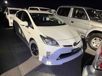 2015 Toyota Prius - Thumbnail