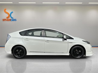 2015 Toyota Prius - Thumbnail