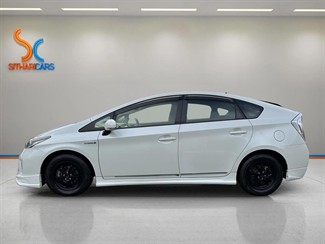 2015 Toyota Prius - Thumbnail