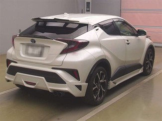 2017 Toyota C-HR - Thumbnail