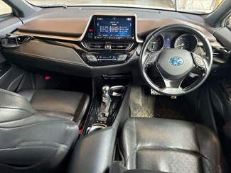 2017 Toyota C-HR - Thumbnail