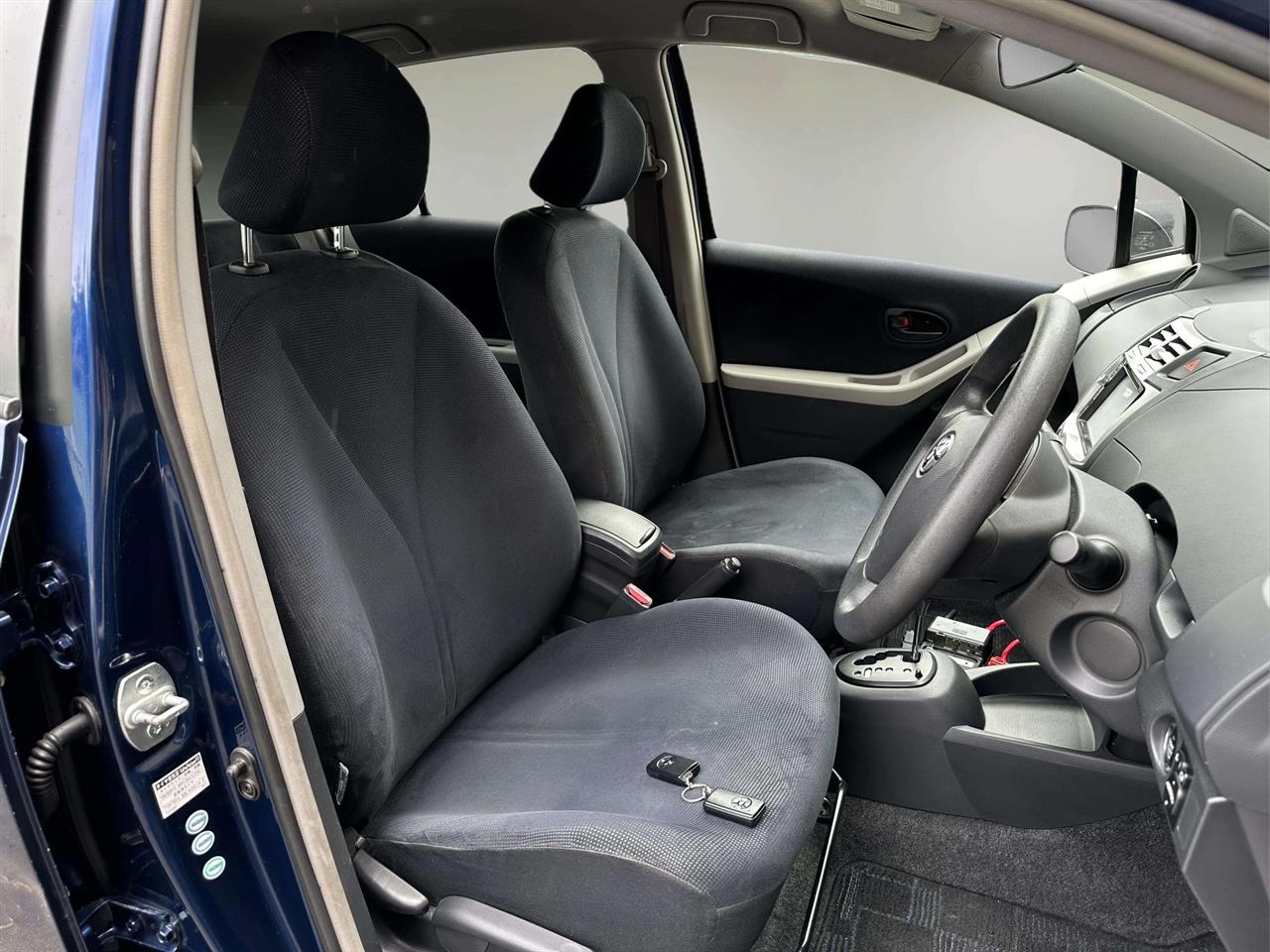 2005 Toyota Vitz