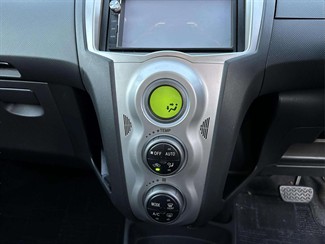 2005 Toyota Vitz - Thumbnail