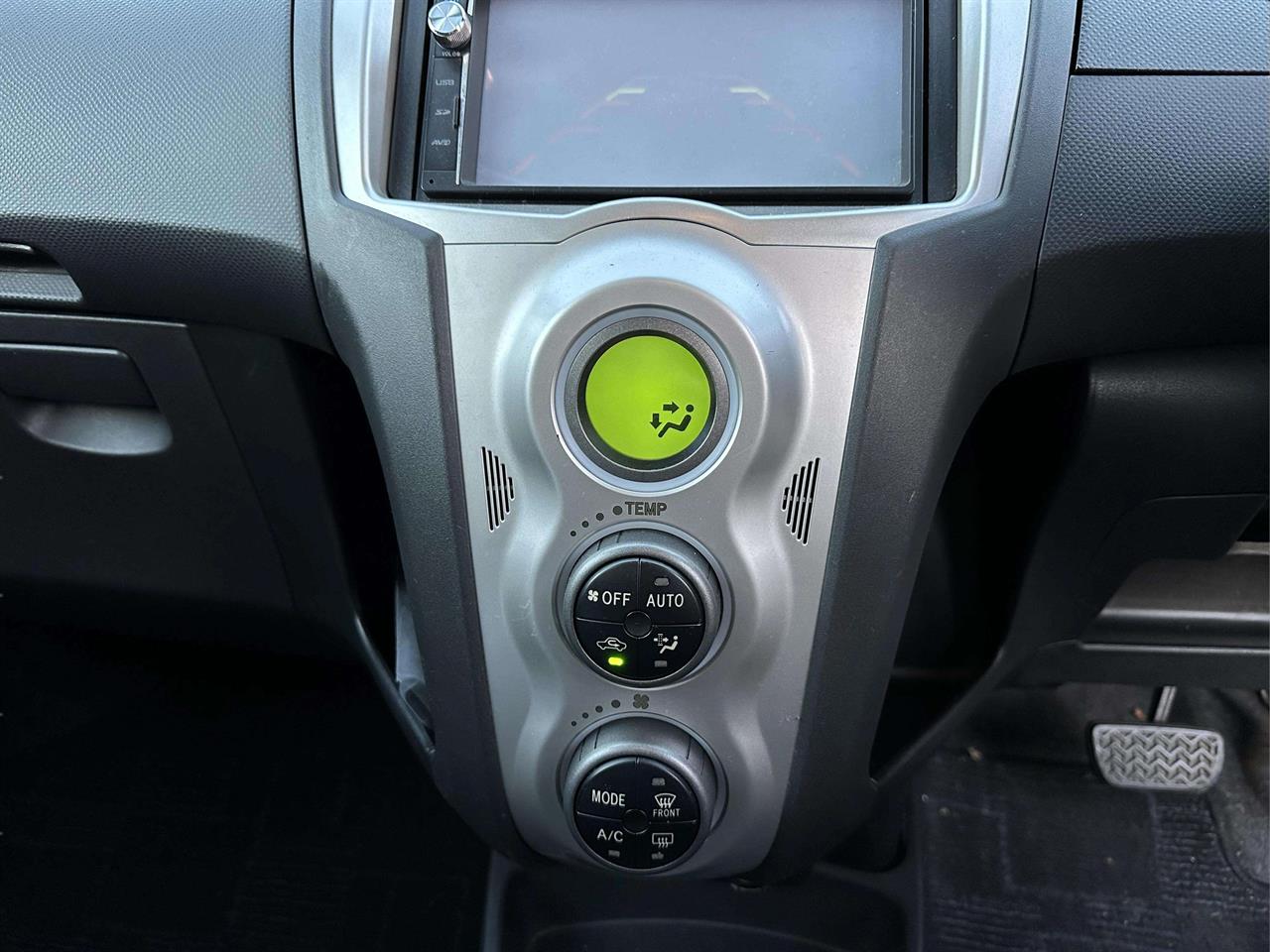 2005 Toyota Vitz