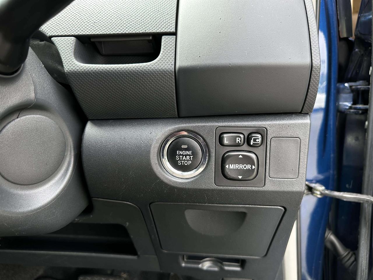 2005 Toyota Vitz