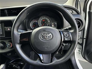 2017 Toyota Vitz - Thumbnail