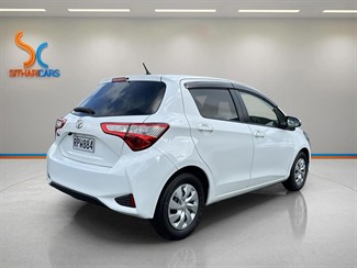 2017 Toyota Vitz - Thumbnail