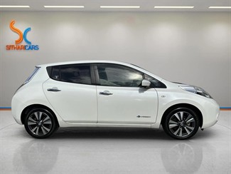 2017 Nissan Leaf - Thumbnail