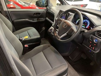 2014 Toyota Noah - Thumbnail