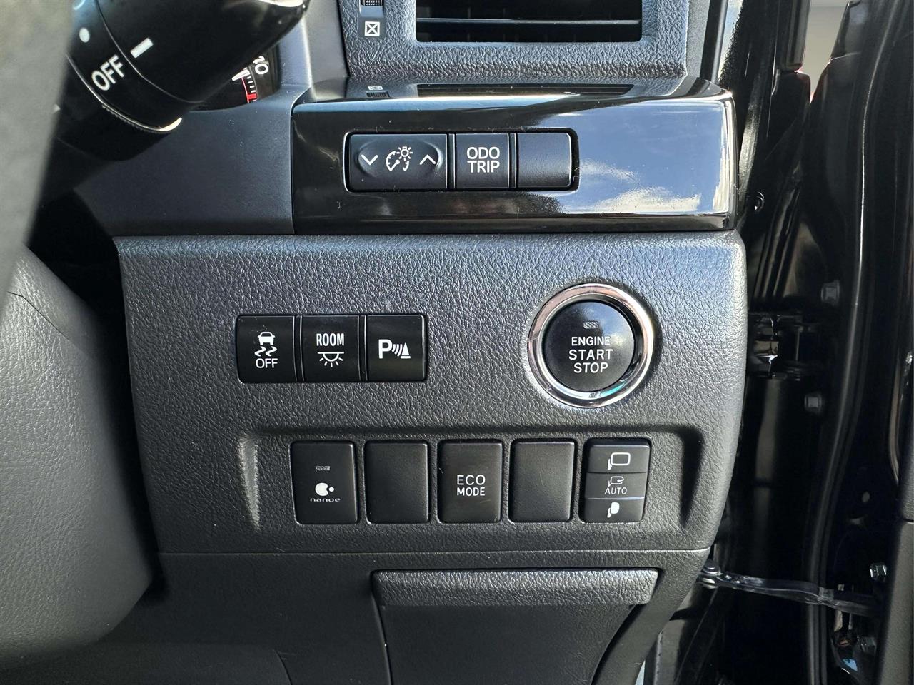 2014 Toyota VELLFIRE