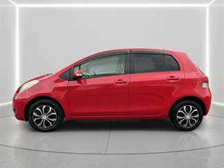 2009 Toyota Vitz - Thumbnail