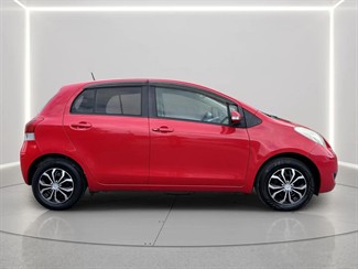 2009 Toyota Vitz - Thumbnail