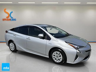 2017 Toyota Prius - Thumbnail