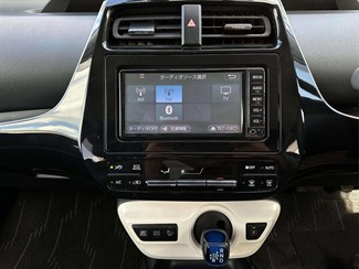 2017 Toyota Prius - Thumbnail