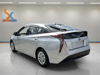 2017 Toyota Prius - Thumbnail