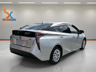 2017 Toyota Prius - Thumbnail