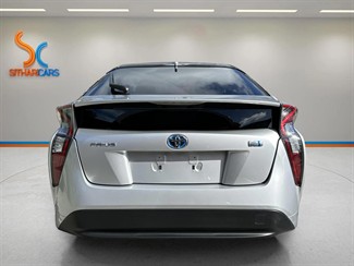 2017 Toyota Prius - Thumbnail