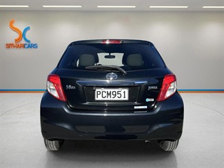 2012 Toyota Vitz - Thumbnail