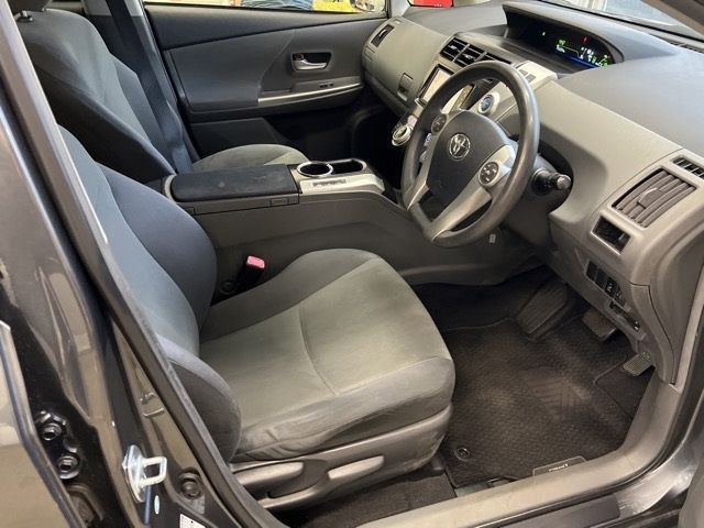 2014 Toyota Prius Alpha