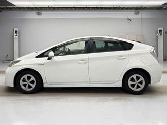 2014 Toyota Prius - Thumbnail
