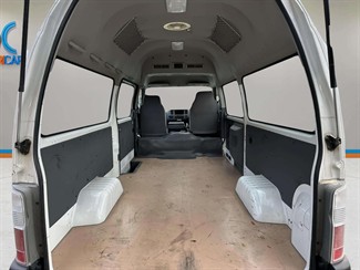 2005 Nissan Caravan - Thumbnail