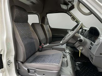2005 Nissan Caravan - Thumbnail