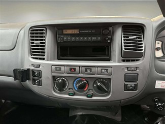 2005 Nissan Caravan - Thumbnail