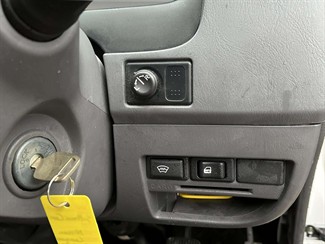 2005 Nissan Caravan - Thumbnail