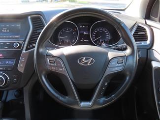 2017 Hyundai Santa Fe - Thumbnail