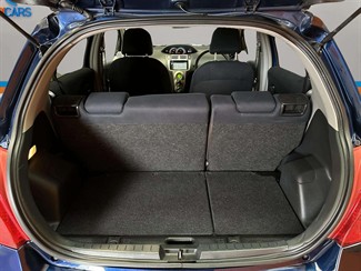 2005 Toyota Vitz - Thumbnail