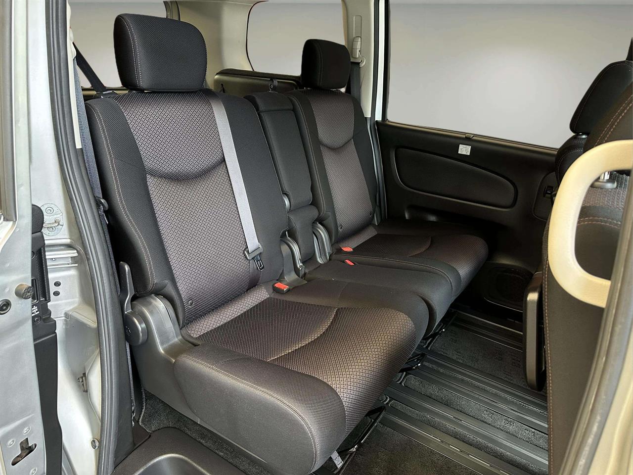 2012 Nissan Serena