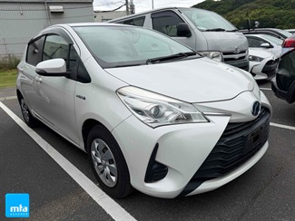 2017 Toyota Vitz - Thumbnail