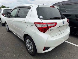 2017 Toyota Vitz - Thumbnail