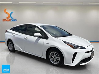 2020 Toyota Prius - Thumbnail