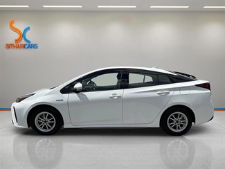 2020 Toyota Prius - Thumbnail