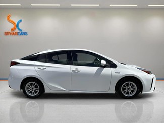 2020 Toyota Prius - Thumbnail