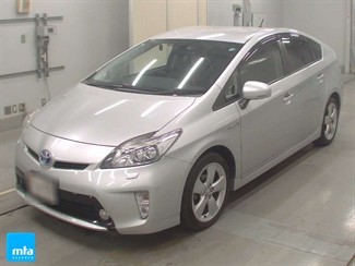 2015 Toyota Prius - Thumbnail