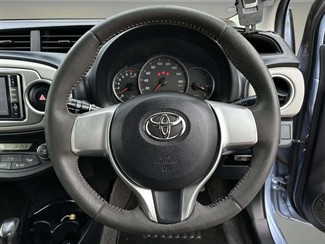 2012 Toyota Vitz - Thumbnail