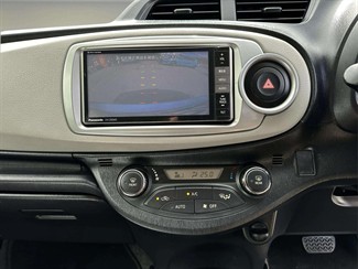 2012 Toyota Vitz - Thumbnail