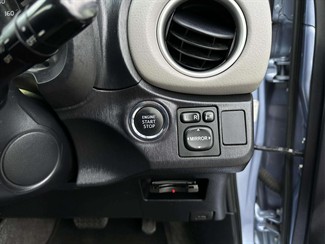 2012 Toyota Vitz - Thumbnail