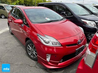 2015 Toyota Prius - Thumbnail