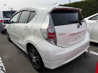 2013 Toyota AQUA - Thumbnail