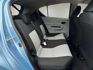 2012 Toyota AQUA - Thumbnail