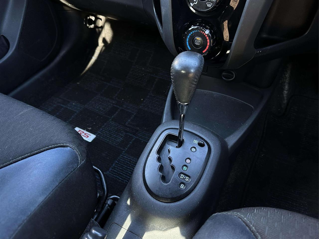 2006 Toyota Vitz