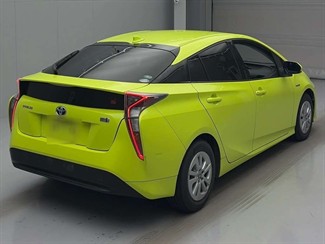 2017 Toyota Prius - Thumbnail