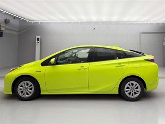 2017 Toyota Prius - Thumbnail